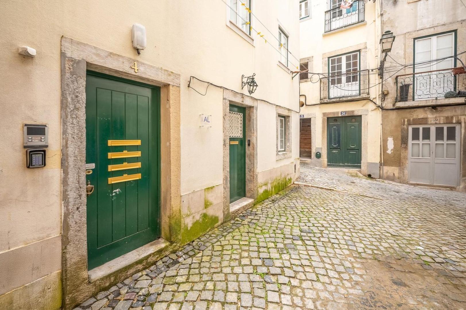 Galé Primeiro * Lisboa